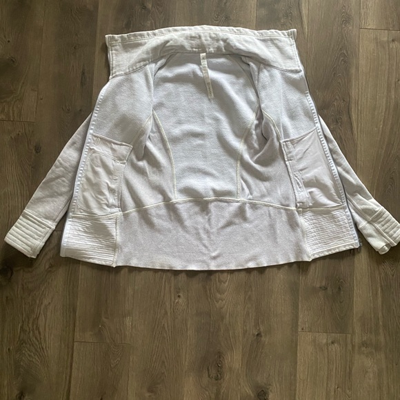 ✨SOLD✨Lululemon Grey Radiant Jacket/ Zip Up Sweatshirt - Picture 4 of 11